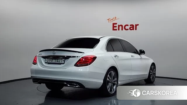 Mercedes-Benz C-Class W205 2018 Белый из Кореи
