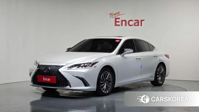 Lexus ES300h 7th generation 2020 Белый из Кореи