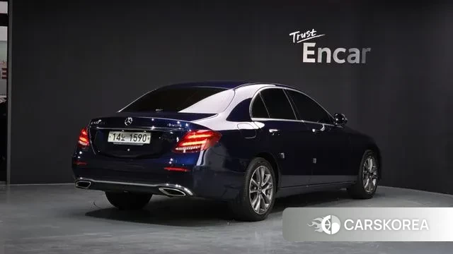 Mercedes-Benz E-Class W213 2018 Синий из Кореи