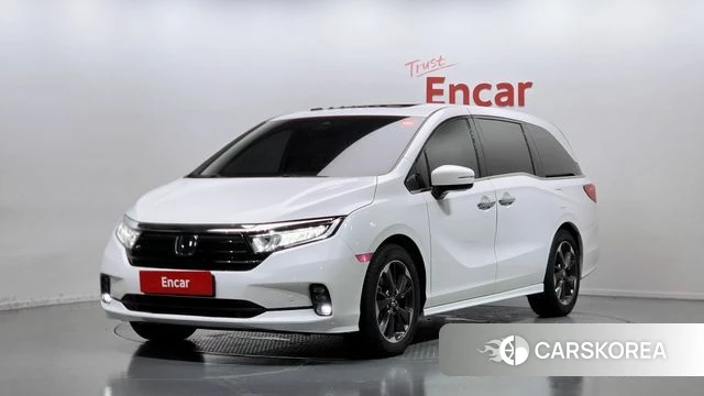 Honda Odyssey 2023 Белый из Кореи