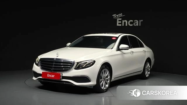Mercedes-Benz E-Class W213 2018 Белый из Кореи