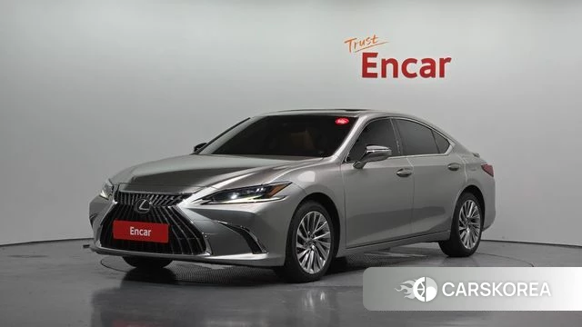 Lexus ES300h 7th generation 2023 Серебристо-серый из Кореи