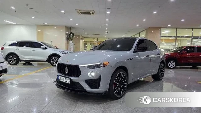 Maserati Levante 2018 Серебристо-серый из Кореи