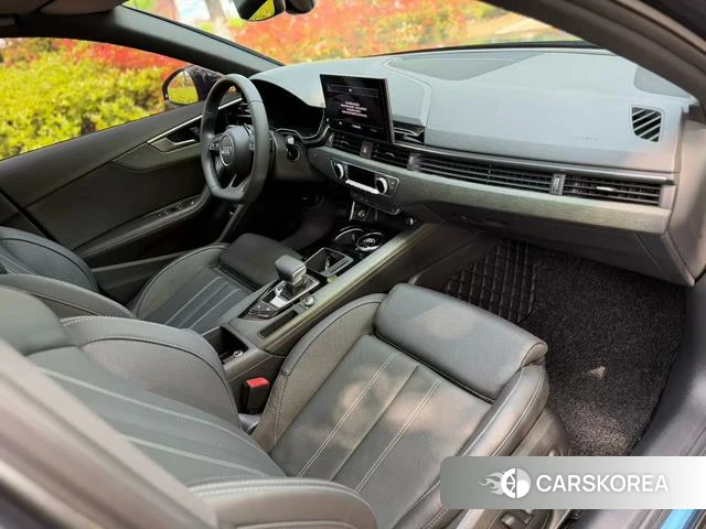 Audi A4L 2023 Темно-серый из Китая