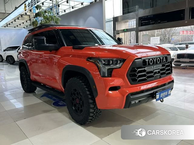 Toyota Sequoia 2023 Оранжевый из Китая