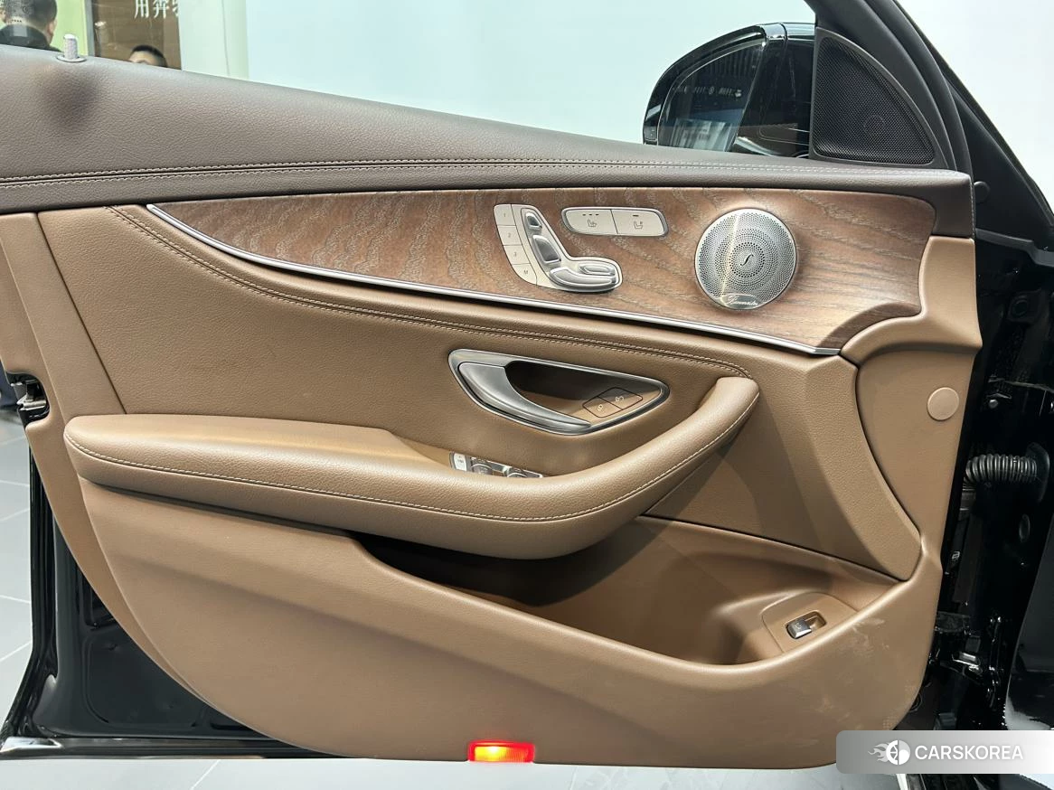 Mercedes-Benz E-class 2023 Черный из Китая