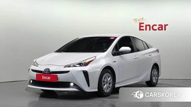 Toyota Prius 4th Generation 2022 Белый из Кореи