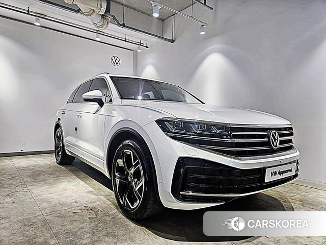 Volkswagen Touareg 3rd generation 2024 Белый из Кореи