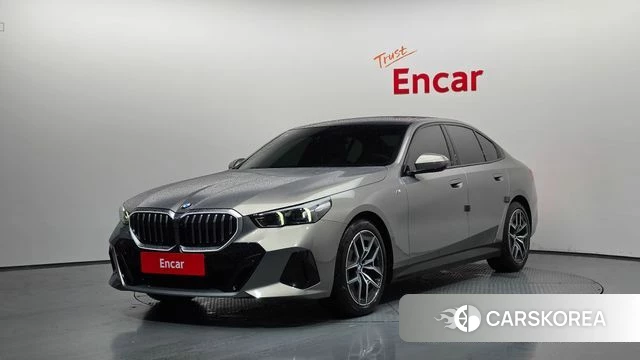 BMW 5 Series (G60) 2025 Серебристо-серый из Кореи