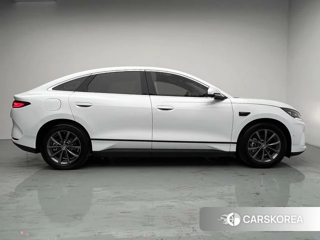 BYD Qin L EV 2025 Белый из Китая