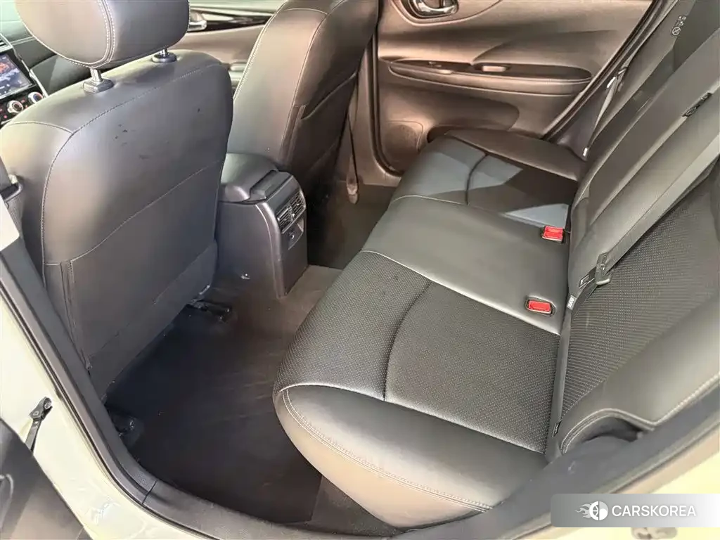 Nissan Tiida 2022 Белый из Китая