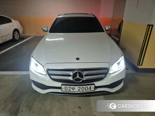 Mercedes-Benz E-Class W213 2019 Белый из Кореи