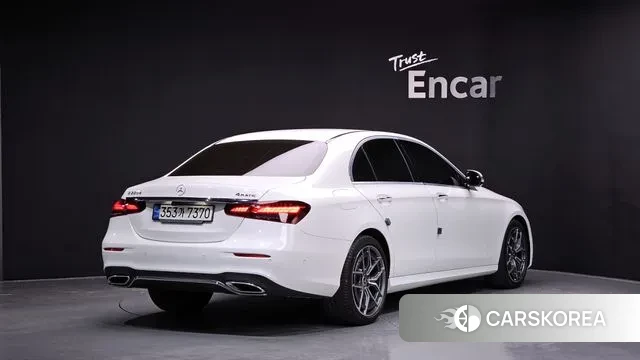 Mercedes-Benz E-Class W213 2021 Белый из Кореи