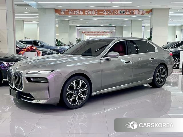 BMW 7 series 2023 Темно-серый из Китая