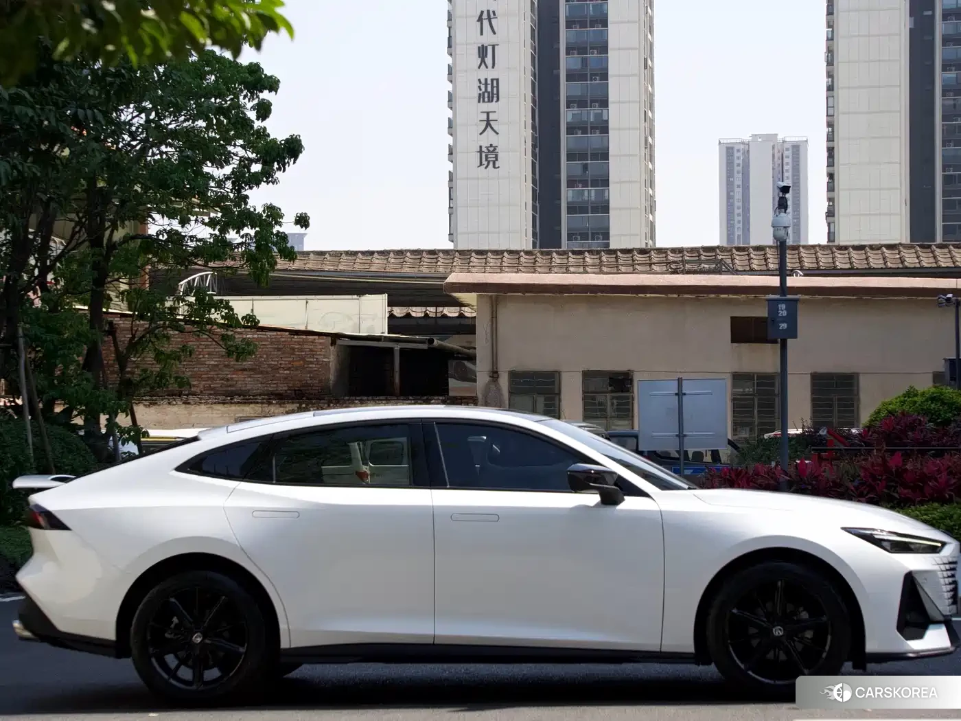 Chang'an Changan UNI-V 2024 Белый из Китая