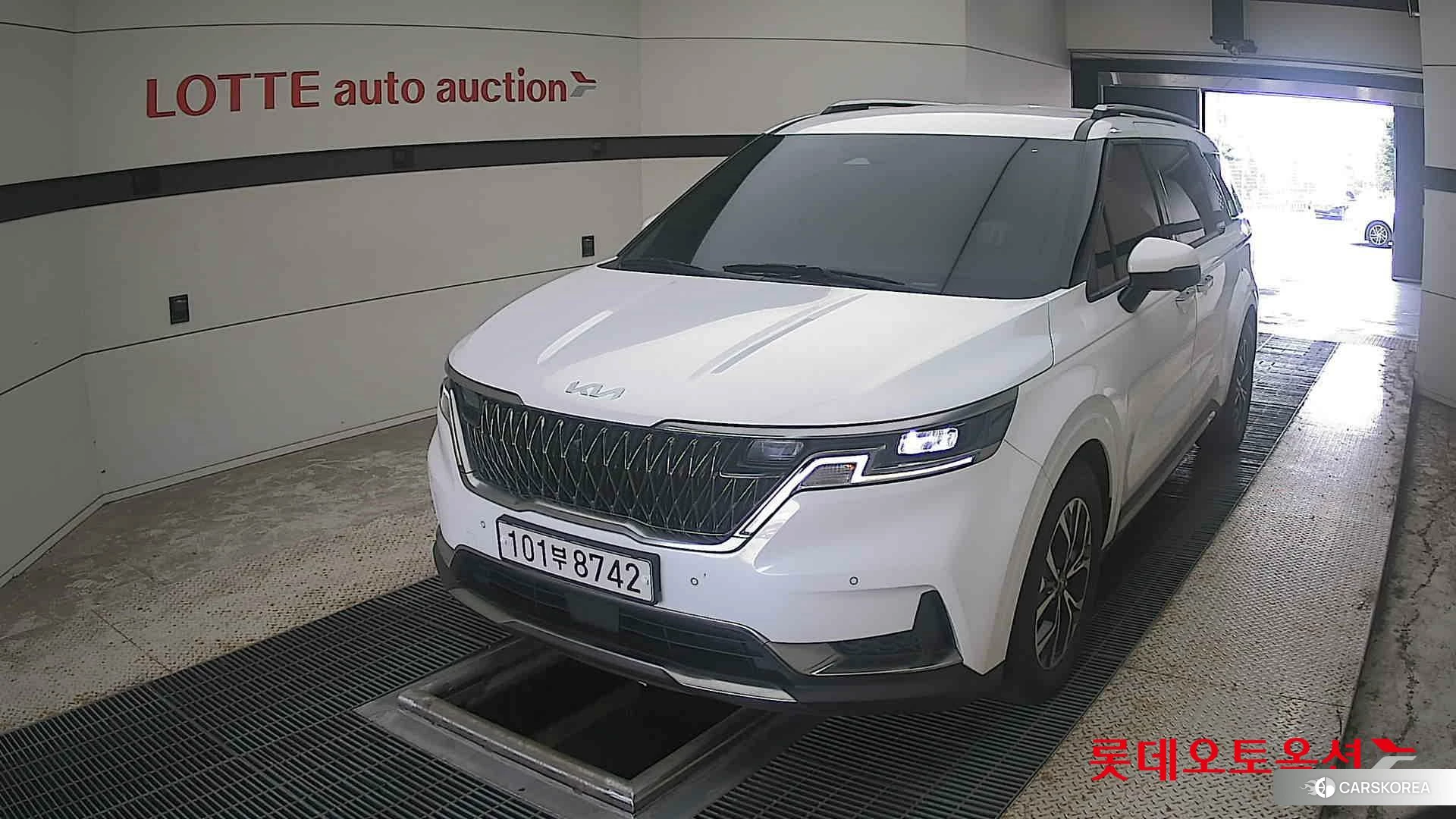 Kia Carnival 2023 Белый из Кореи
