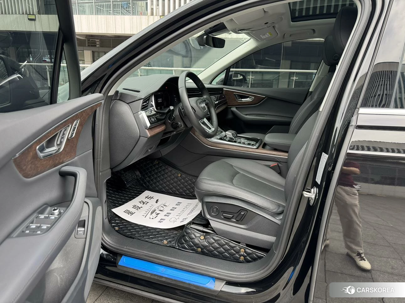 Audi Q7 2022 Черный из Китая