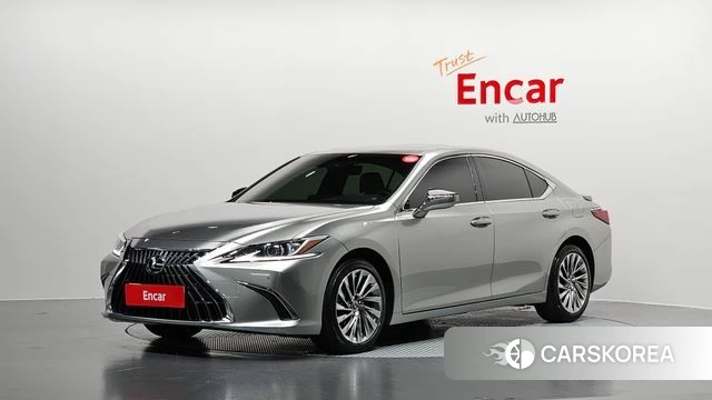 Lexus ES300h 7th generation 2023 Серебристо-серый из Кореи