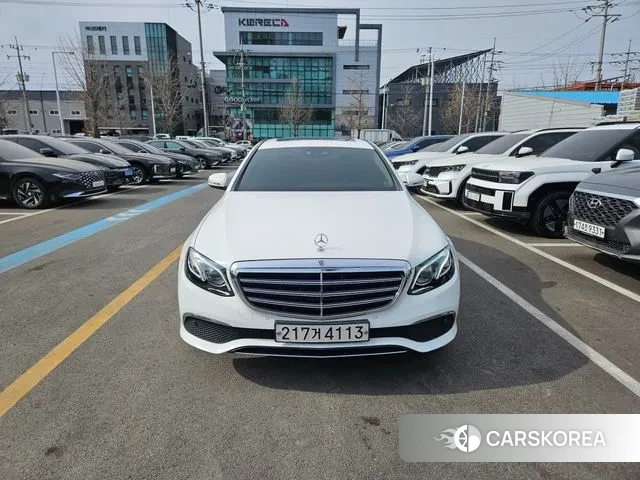 Mercedes-Benz E-Class W213 2018 Белый из Кореи