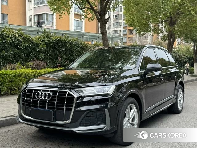 Audi Q7 2023 Черный из Китая