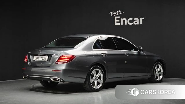 Mercedes-Benz E-Class W213 2018 Серый из Кореи