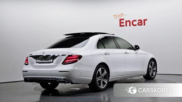 Mercedes-Benz E-Class W213 2019 Белый из Кореи