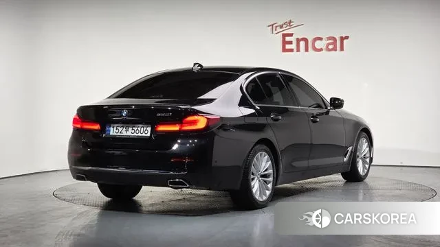 BMW 5 Series (G30) 2023 Черный из Кореи