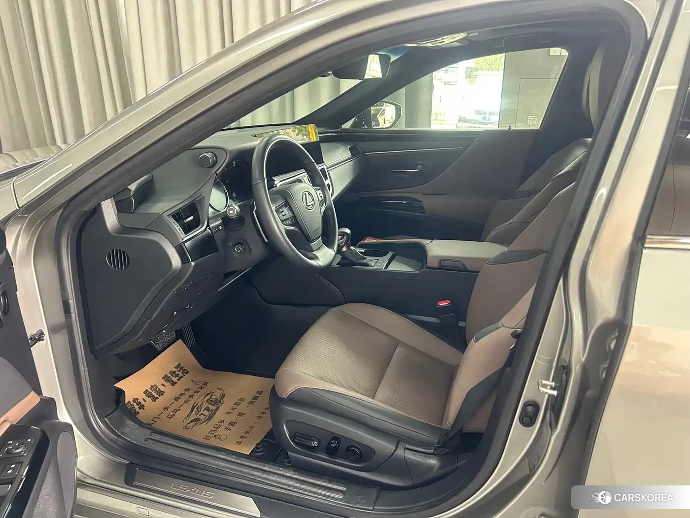 Lexus ES 2023 Silver/gray из Китая
