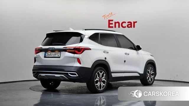 Kia Seltos 2021 Белый из Кореи