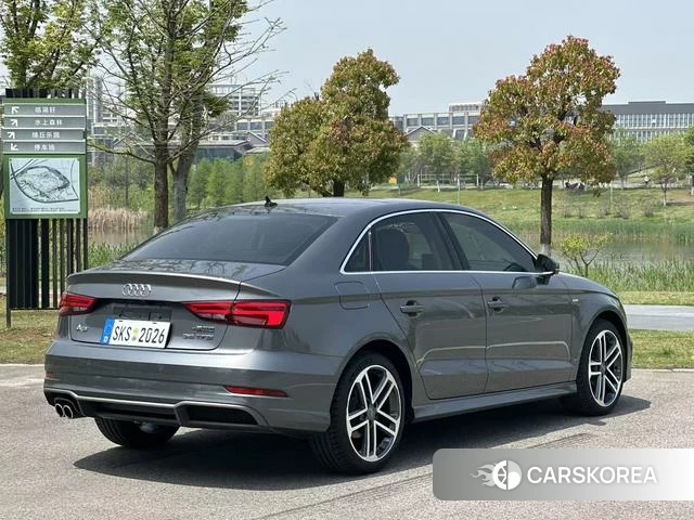 Audi A3 2020 Темно-серый из Китая