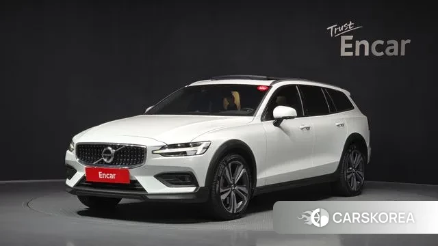 Volvo V60 Cross-Country 2nd Generation 2019 Белый из Кореи