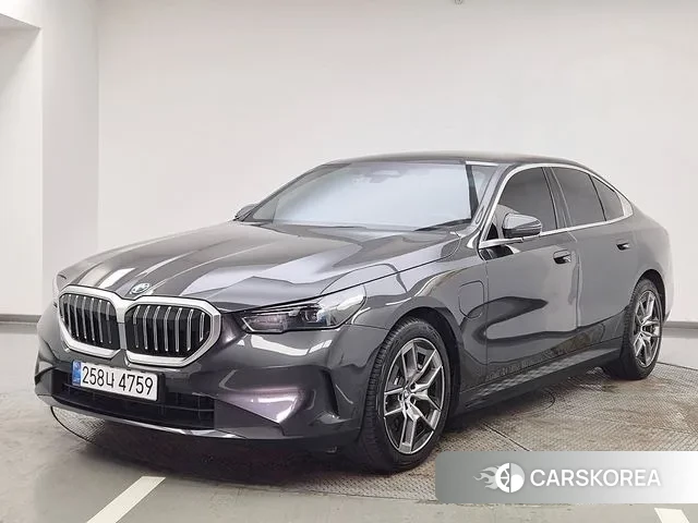 BMW 5 Series (G60) 2025 Серый из Кореи
