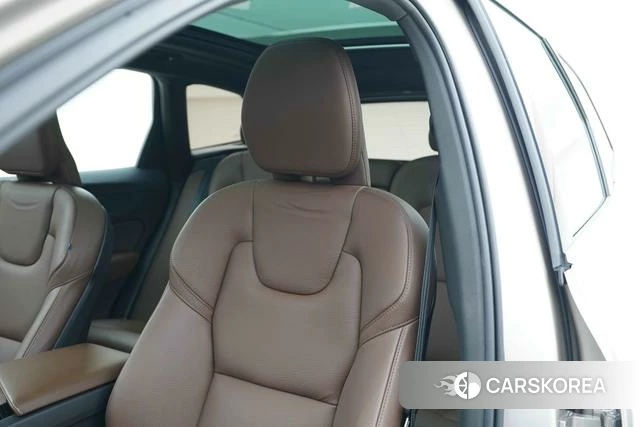 Volvo XC60 PHEV 2023 Шампань из Китая