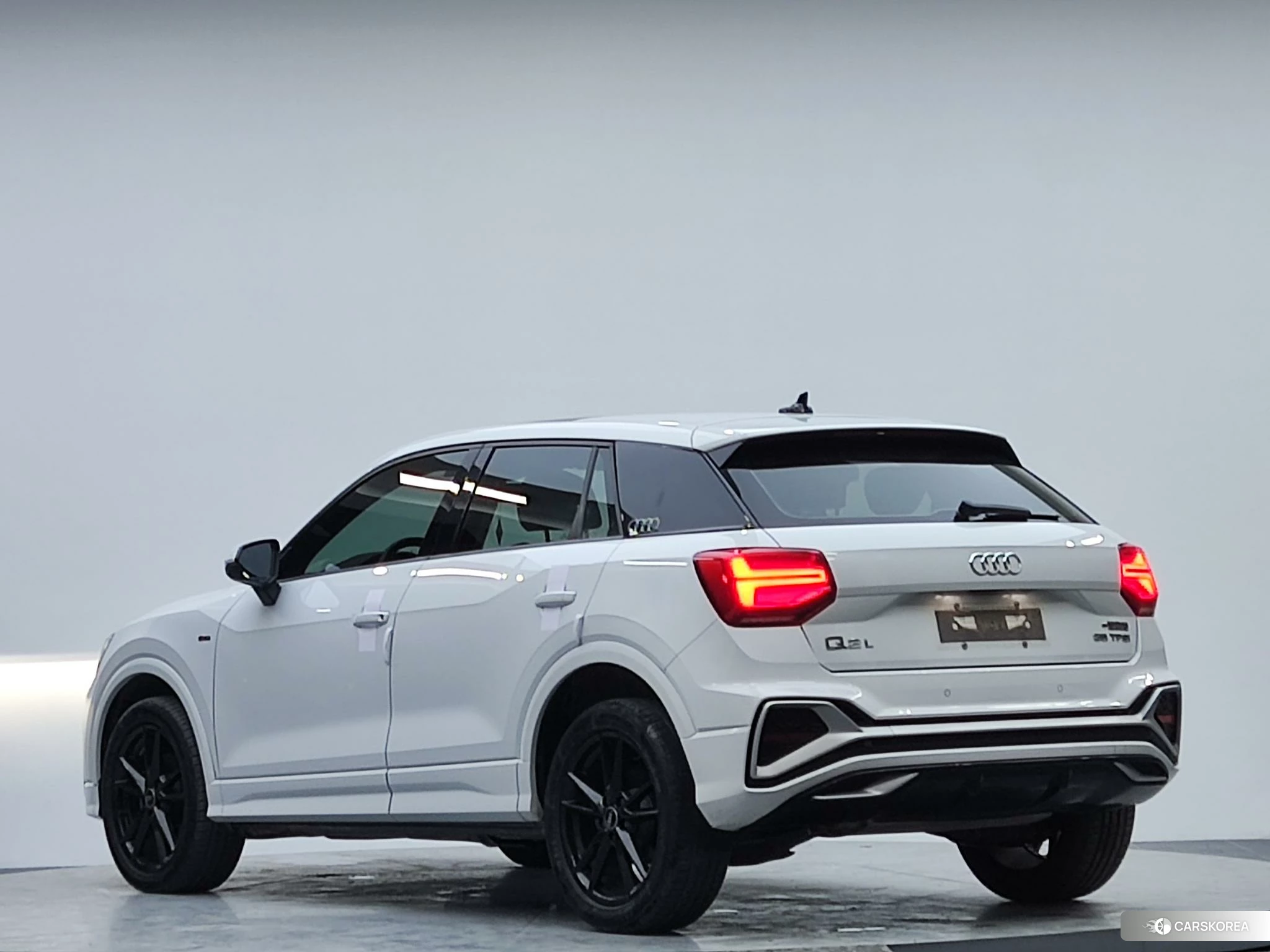 Audi Q2L 2021 Белый из Китая