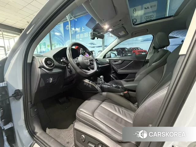 Audi Q2L 2023 Серебристо-серый из Китая