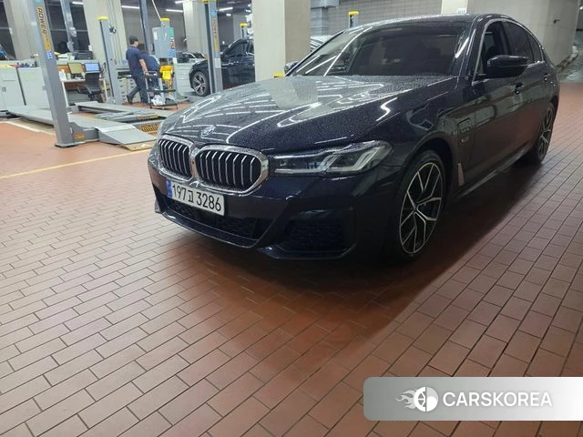 BMW 5 Series (G30) 2022 Черный из Кореи