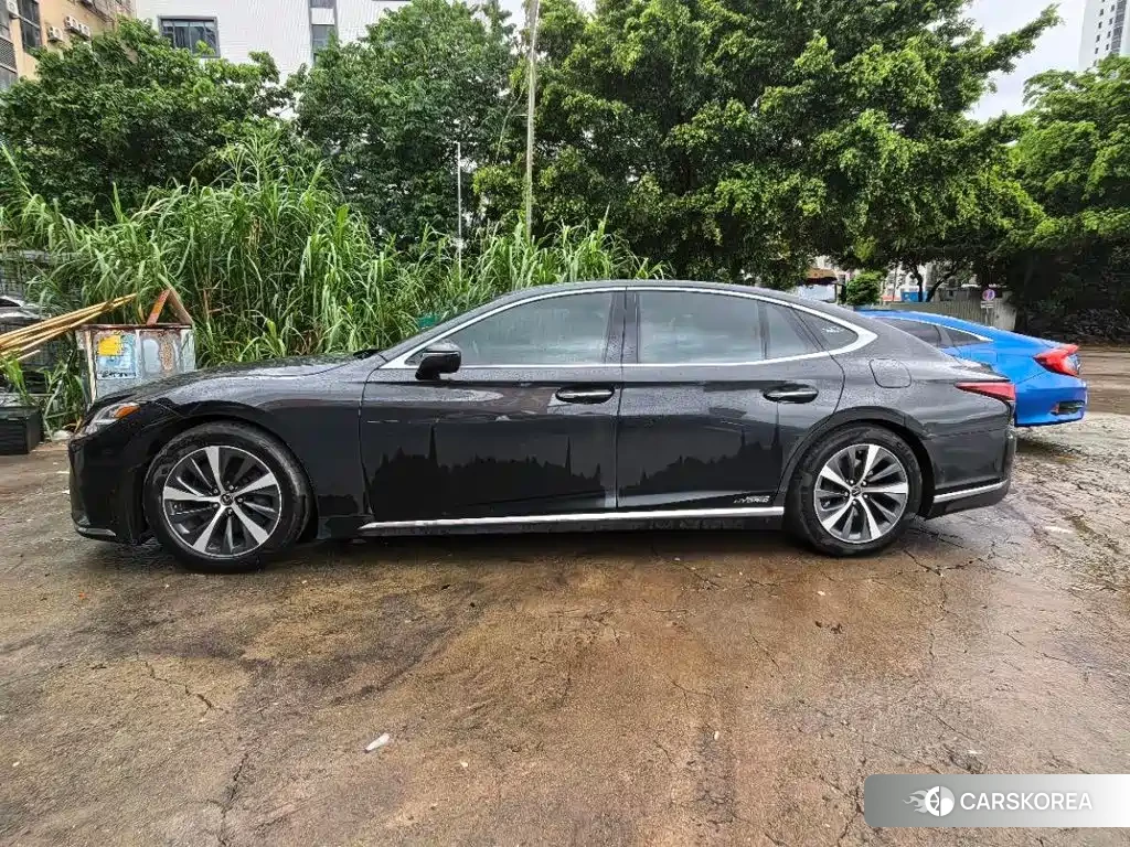 Lexus LS 2023 Черный из Китая