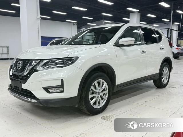 Nissan Qijun 2022 Белый из Китая