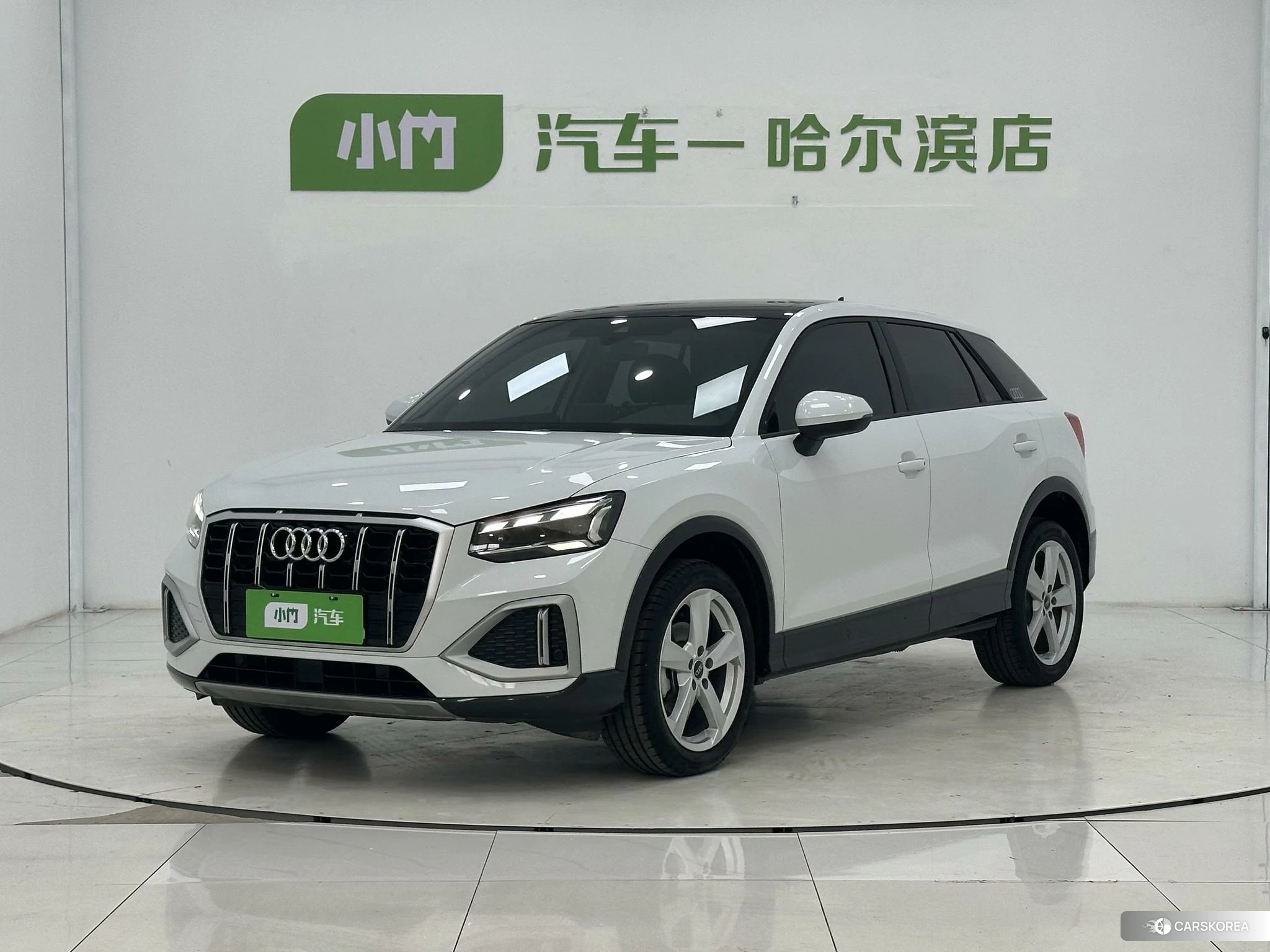 Audi Q2L 2021 Белый из Китая