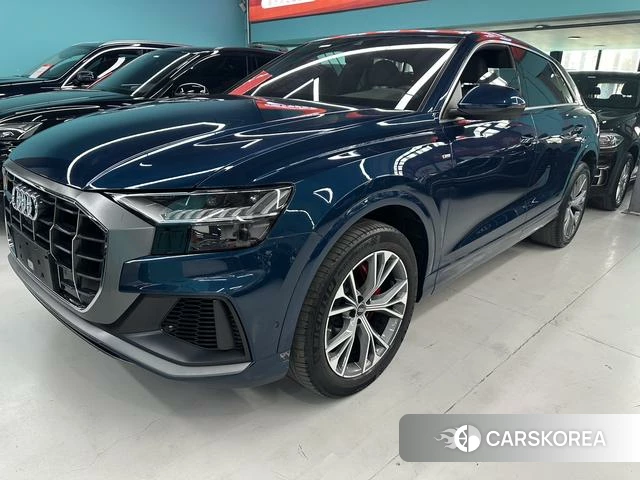 Audi Q8 2021 Синий из Китая