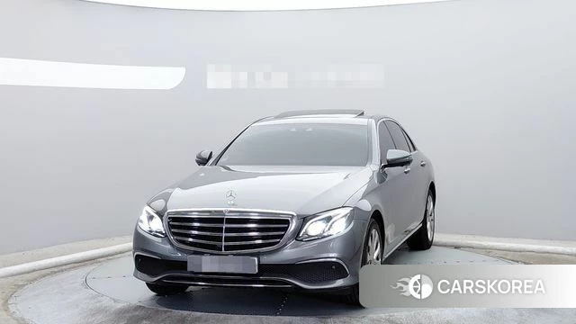 Mercedes-Benz E-Class W213 2018 Серебристо-серый из Кореи