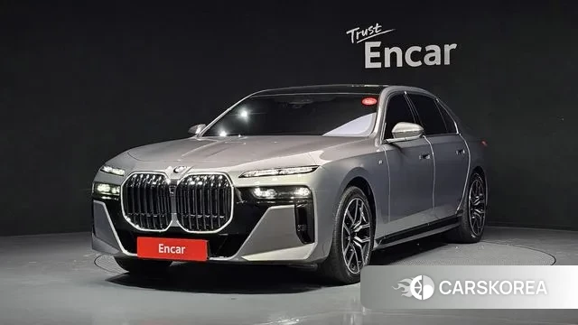 BMW 7 Series (G70) 2024 Серебристо-серый из Кореи