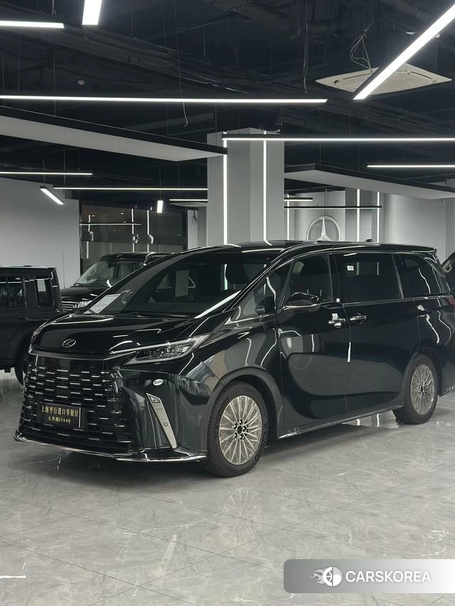 Lexus LM 2025 Черный из Китая