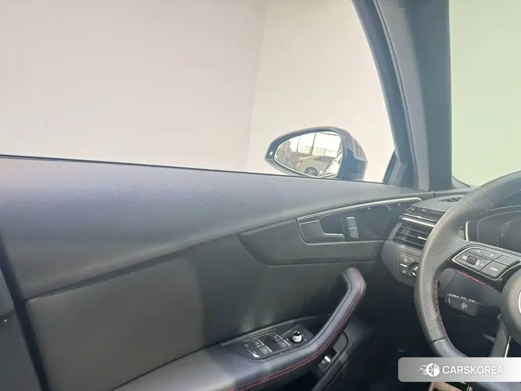 Audi A4L 2025 Silver/gray из Китая