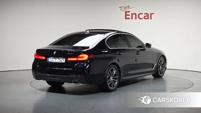 BMW 5 Series (G30) 2022 Черный из Кореи