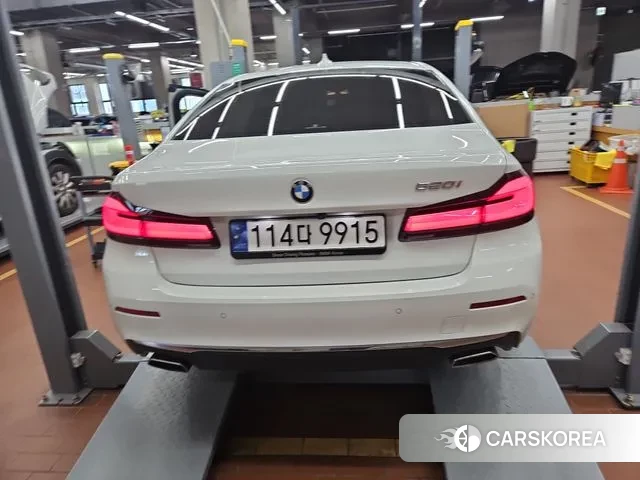 BMW 5 Series (G30) 2023 Белый из Кореи