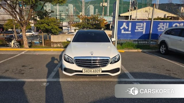 Mercedes-Benz E-Class W213 2019 Белый из Кореи