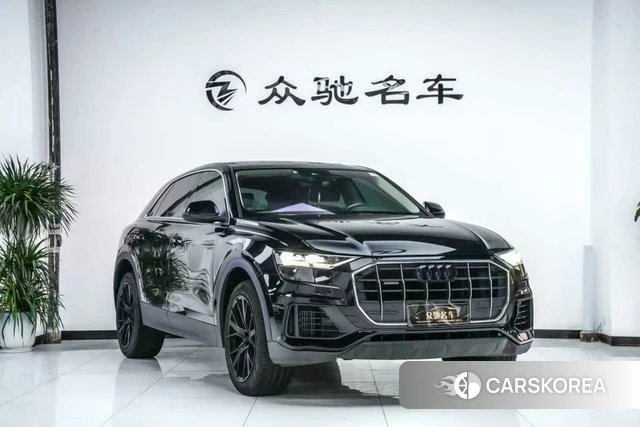 Audi Q8 2023 Черный из Китая