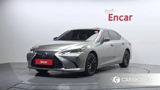 Lexus ES300h 7th generation 2019 Серебряный из Кореи