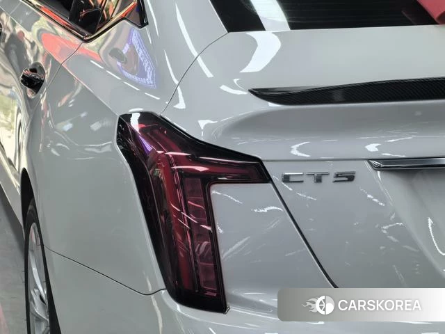 Cadillac CT5 2023 Белый из Китая